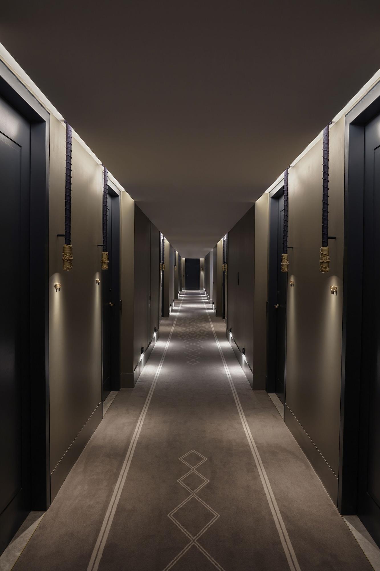 Hilton Melbourne Little Queen Street Esterno foto A corridor at the hotel