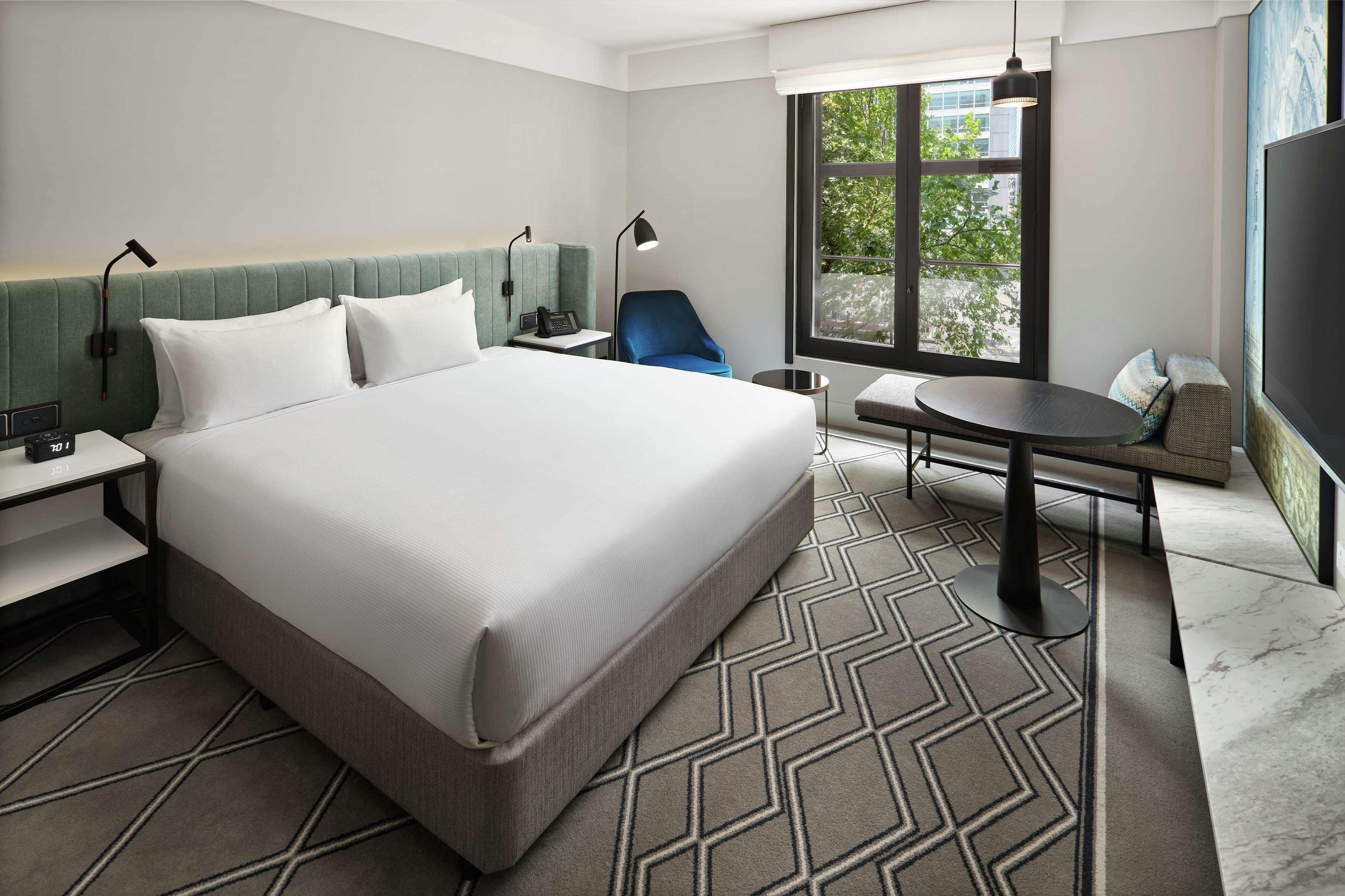 Hilton Melbourne Little Queen Street Esterno foto A room at the hotel