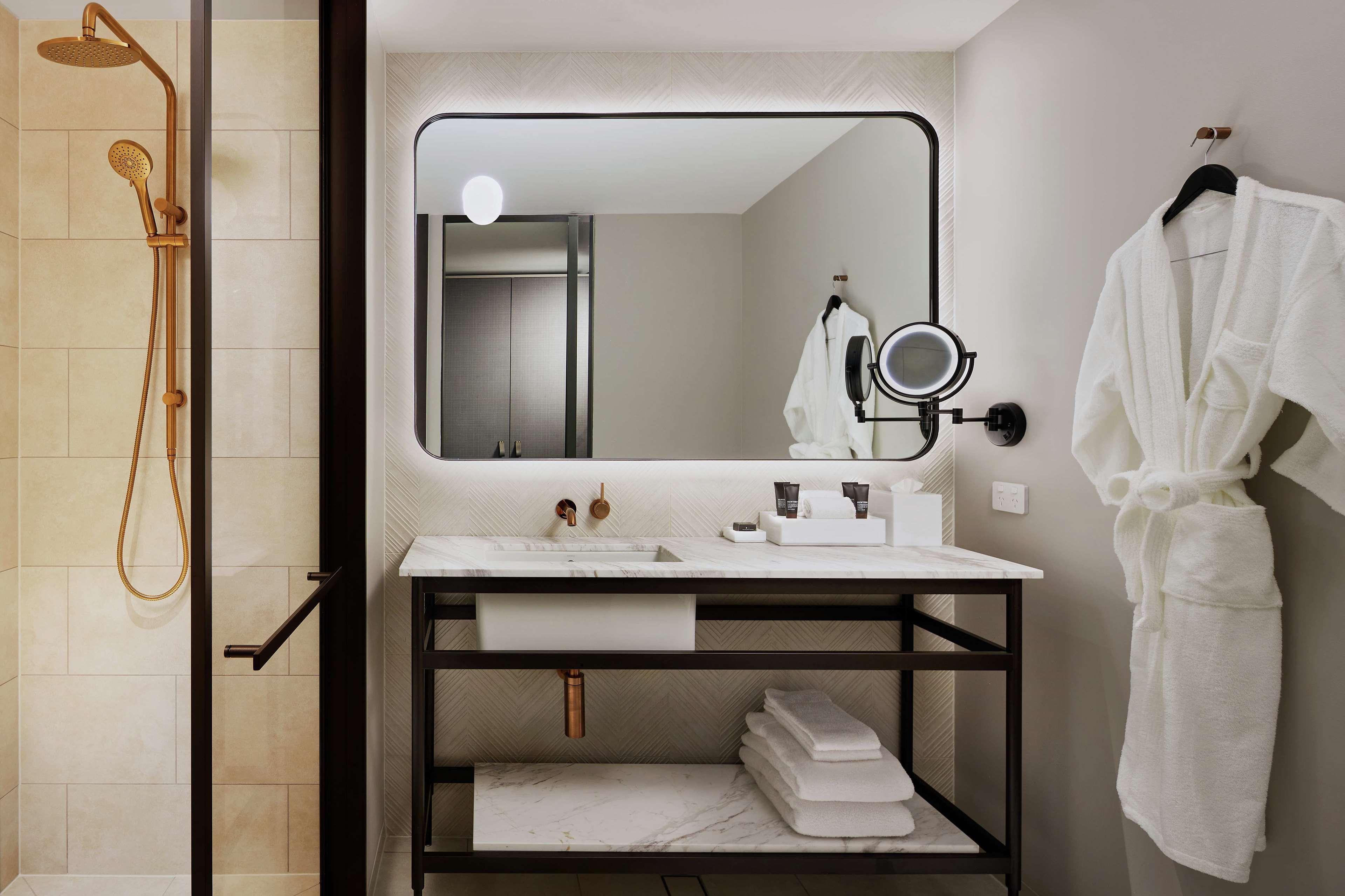 Hilton Melbourne Little Queen Street Esterno foto Bathroom