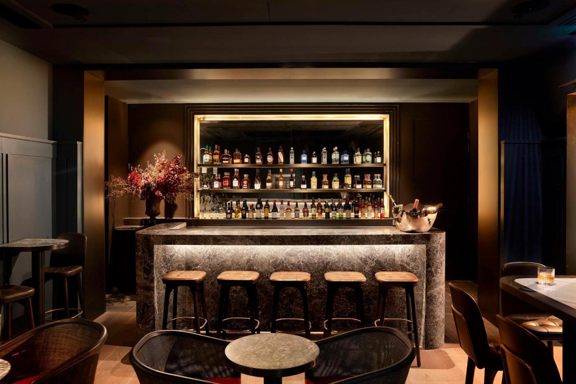 Hilton Melbourne Little Queen Street Esterno foto The bar at the Connaught
