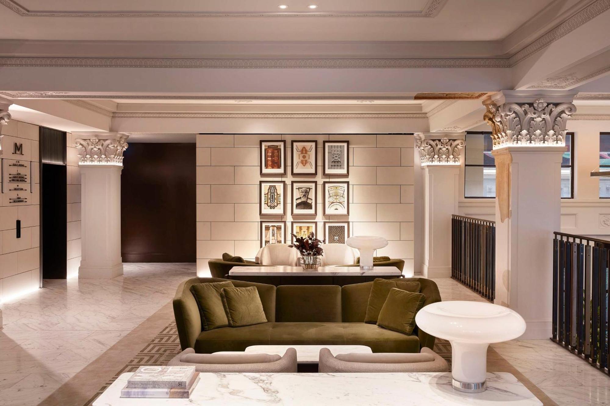 Hilton Melbourne Little Queen Street Esterno foto The lobby of the hotel