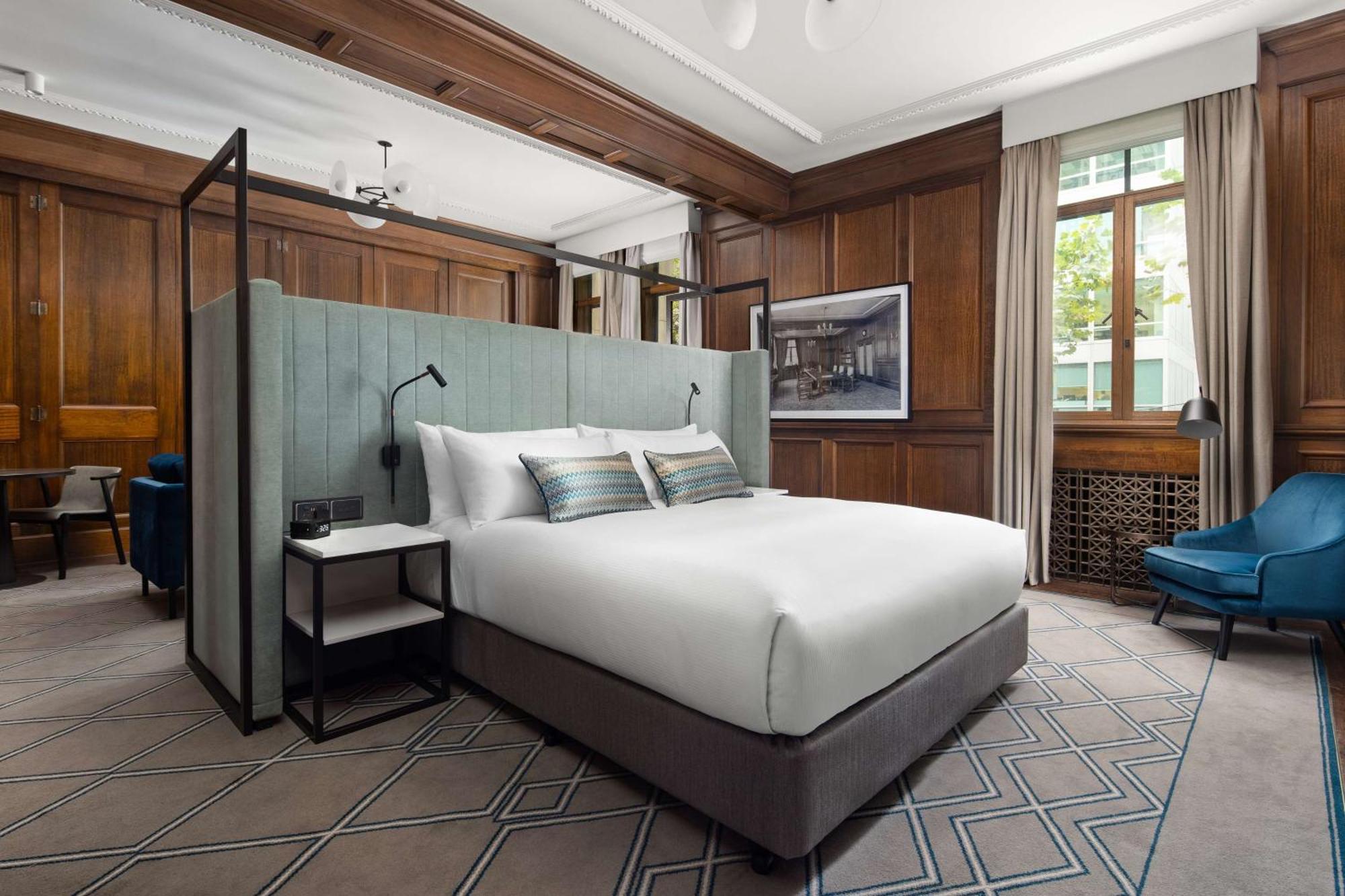 Hilton Melbourne Little Queen Street Esterno foto A bedroom at the hotel
