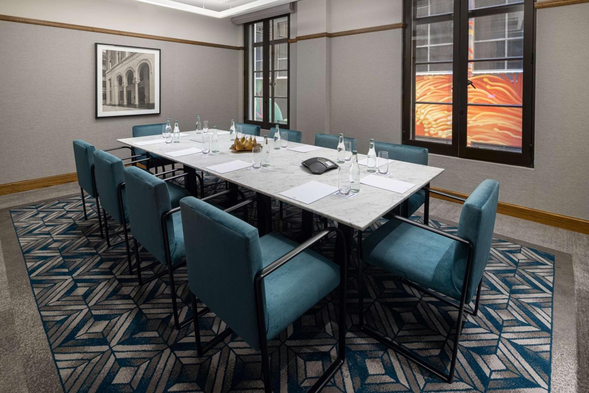 Hilton Melbourne Little Queen Street Esterno foto A boardroom at a hotel
