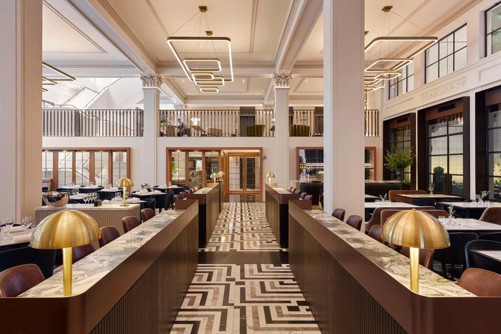 Hilton Melbourne Little Queen Street Esterno foto The interior of the hotel