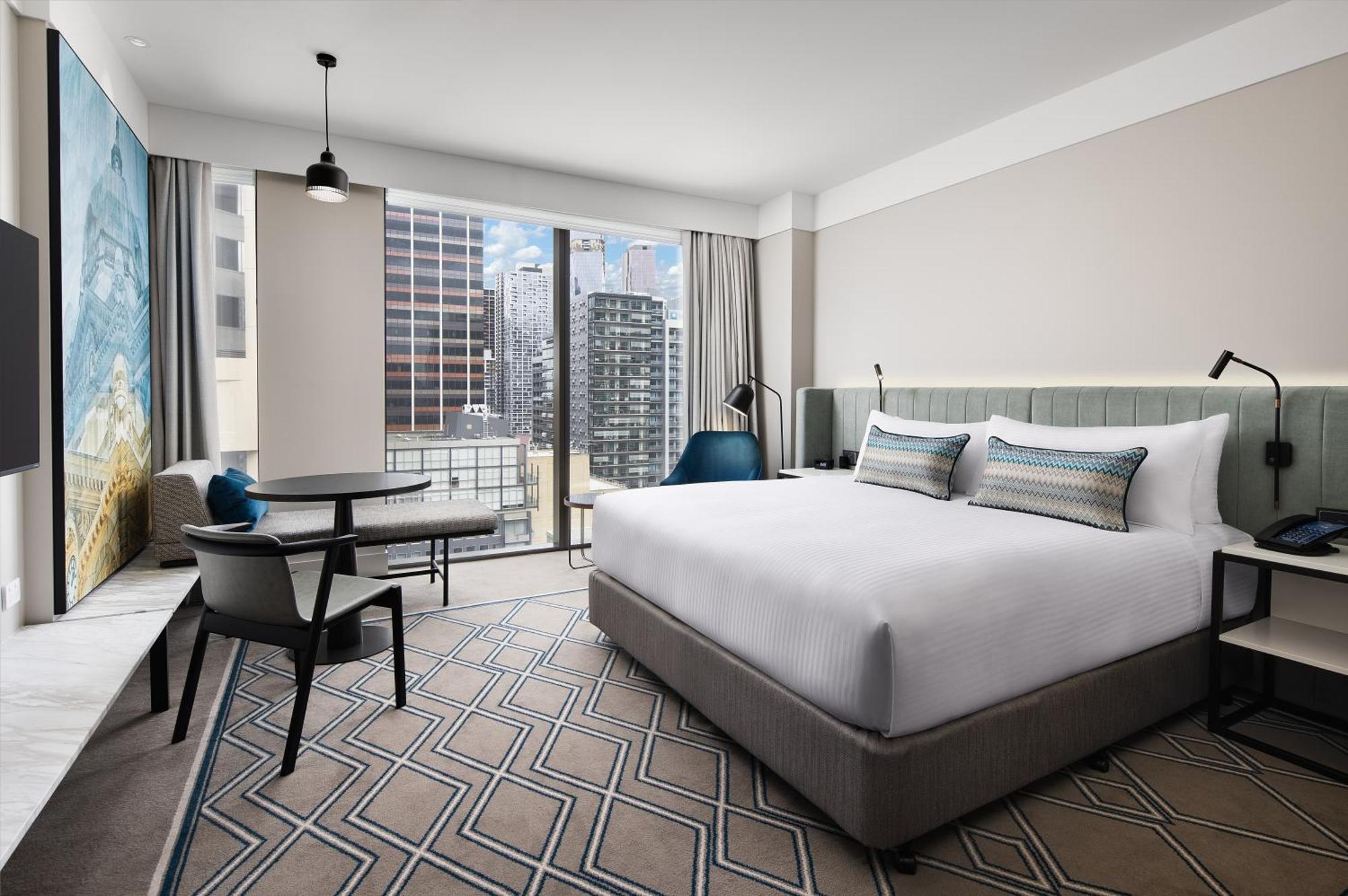 Hilton Melbourne Little Queen Street Esterno foto A guest room at the hotel