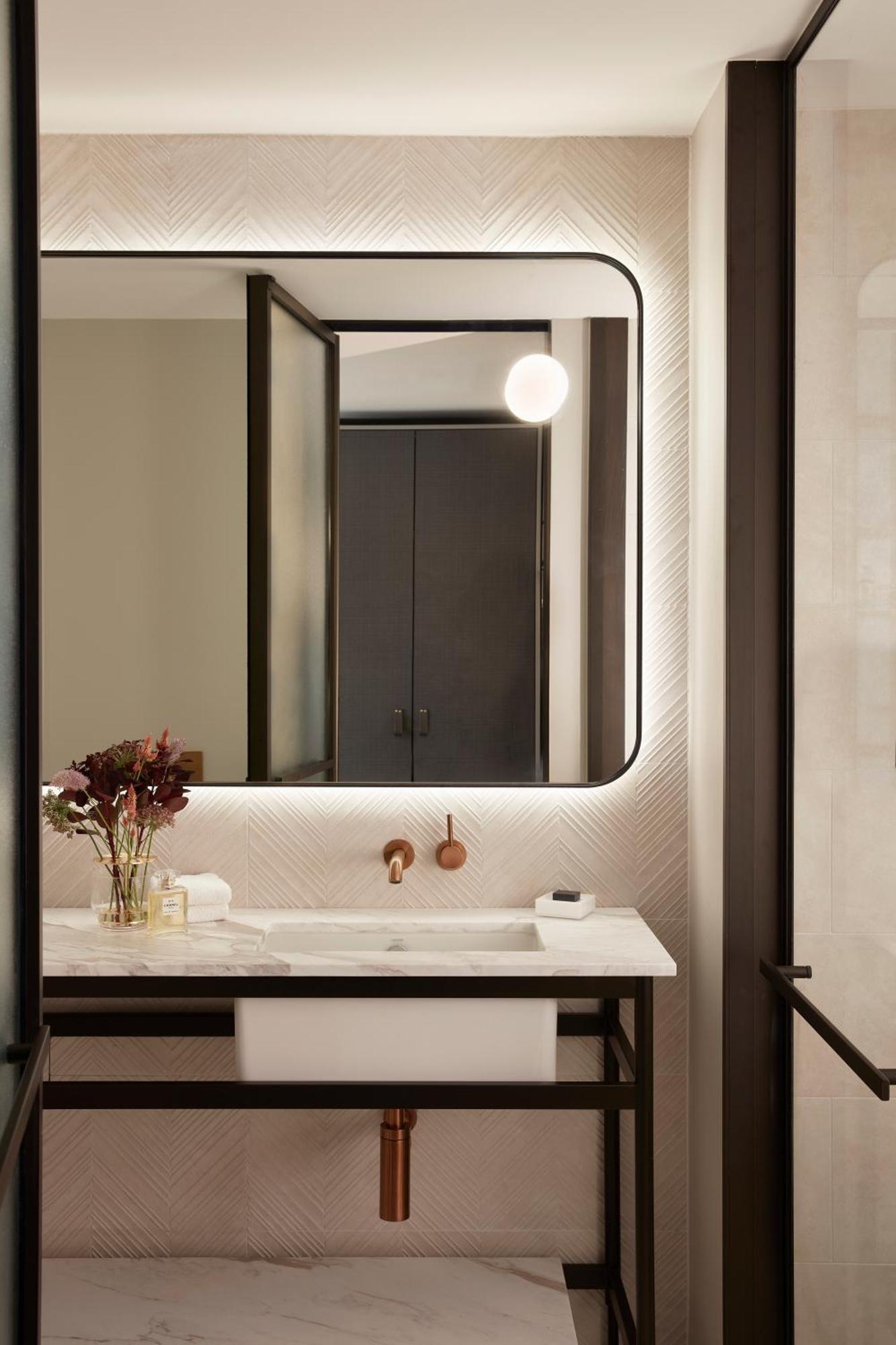Hilton Melbourne Little Queen Street Esterno foto Bathroom