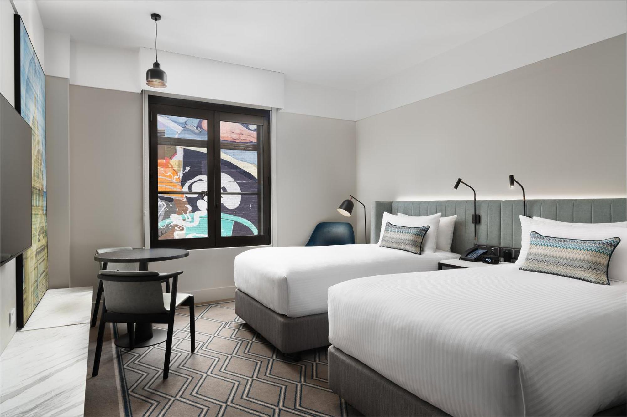 Hilton Melbourne Little Queen Street Esterno foto A guest room at the hotel